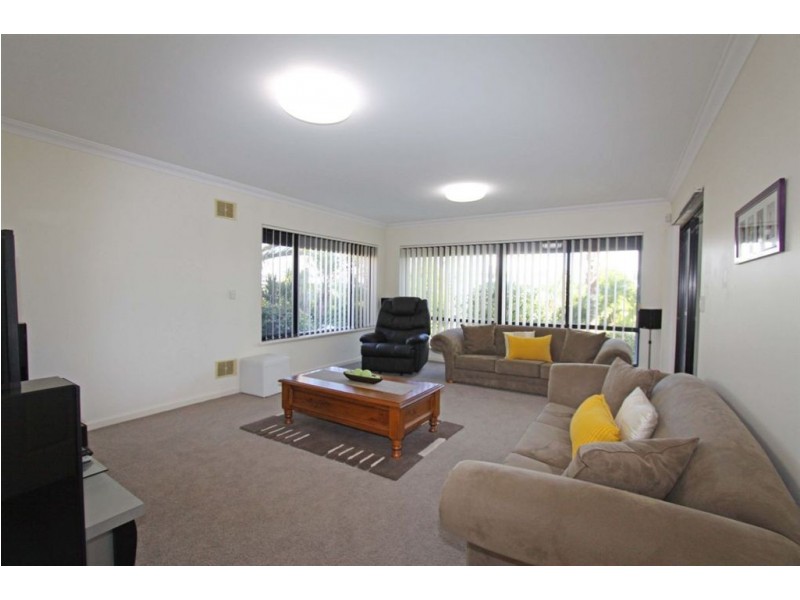 15 Fortescue Court, Dudley Park WA 6210