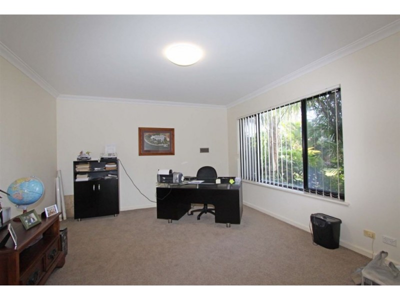 15 Fortescue Court, Dudley Park WA 6210