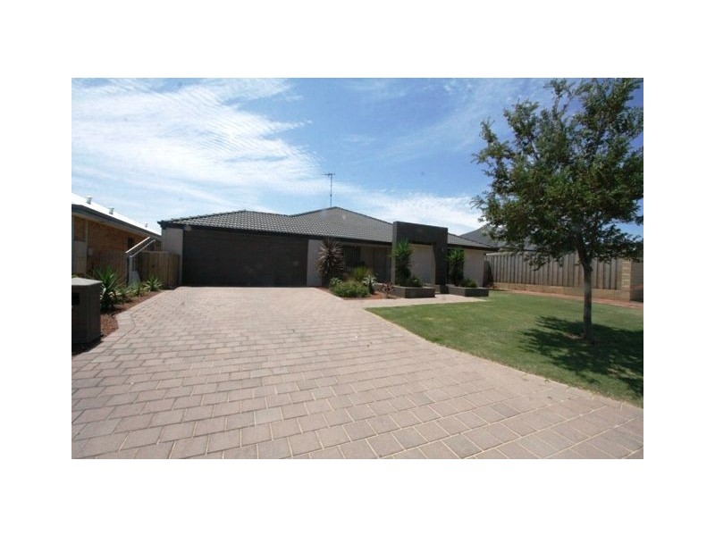 317 Peelwood Pde, Halls Head WA 6210