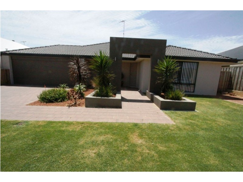 317 Peelwood Pde, Halls Head WA 6210