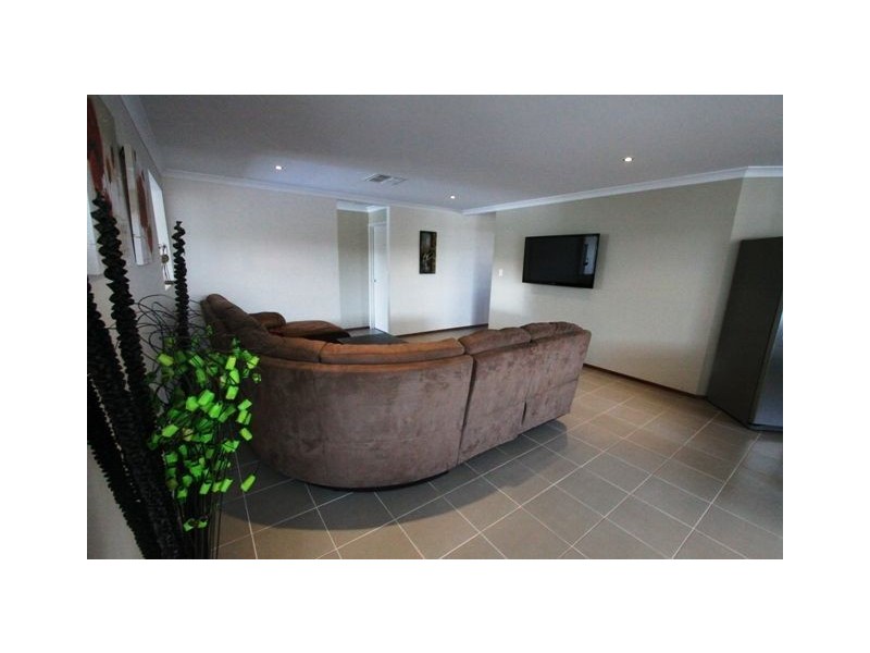 317 Peelwood Pde, Halls Head WA 6210