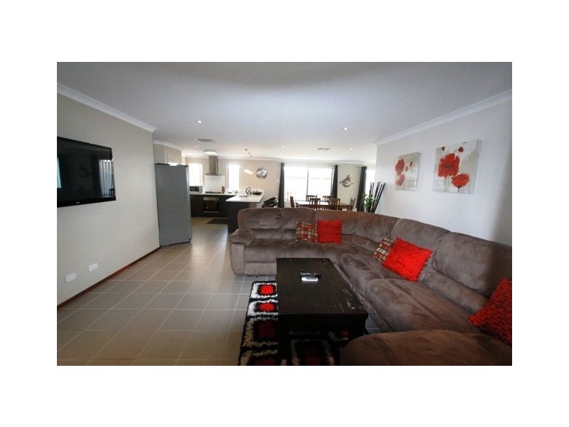 317 Peelwood Pde, Halls Head WA 6210