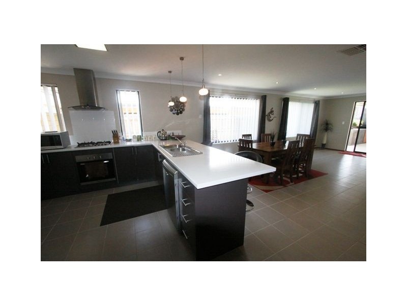 317 Peelwood Pde, Halls Head WA 6210