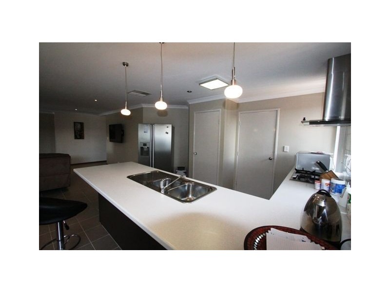 317 Peelwood Pde, Halls Head WA 6210