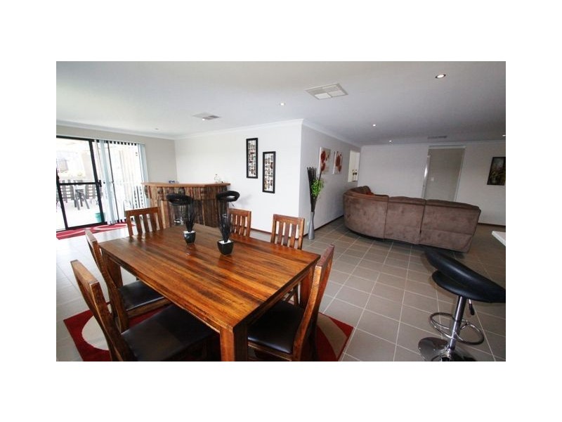 317 Peelwood Pde, Halls Head WA 6210