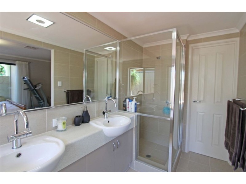 5 Walnut Way, Meadow Springs WA 6210