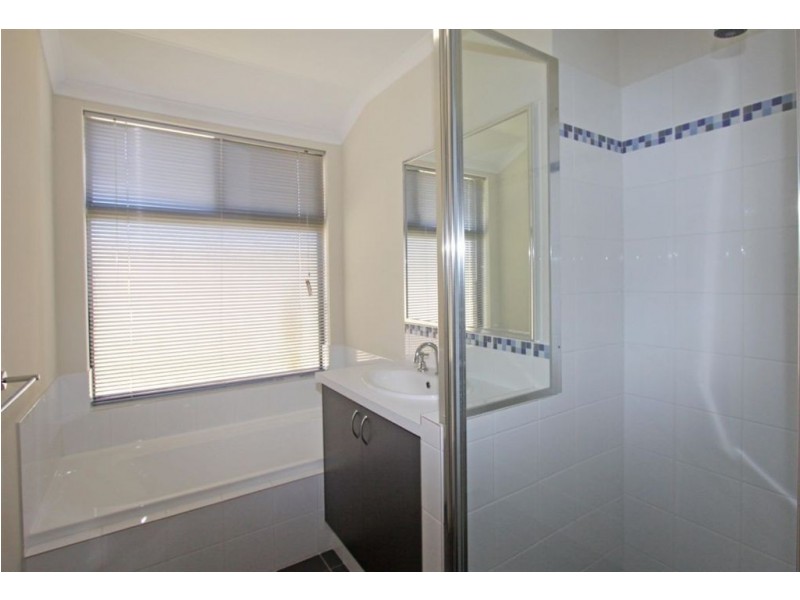 6 Salome Crescent, Lakelands WA 6180