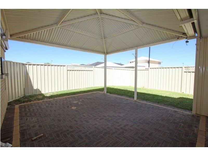 6 Salome Crescent, Lakelands WA 6180