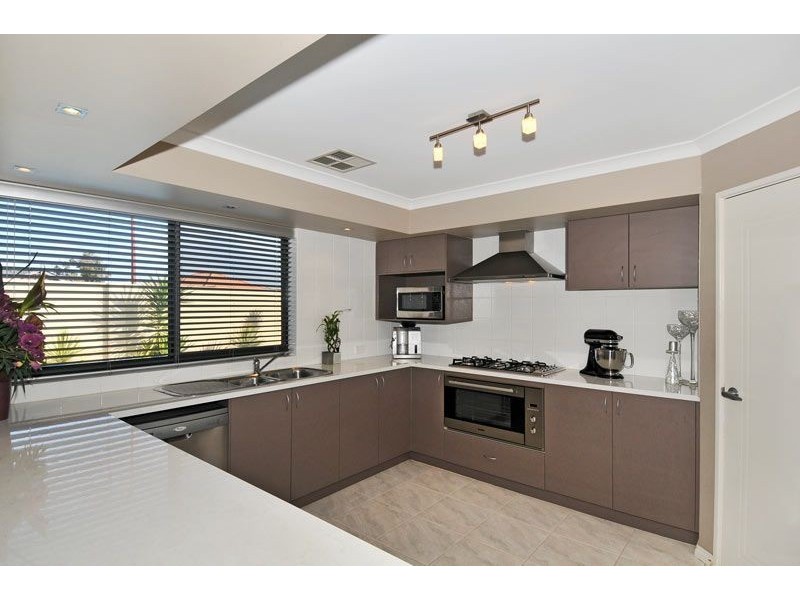 35 Jester Parkway, Meadow Springs WA 6210
