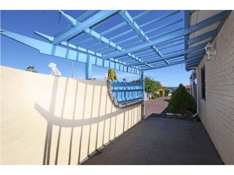 9/11 Leslie Street, Dudley Park WA 6210