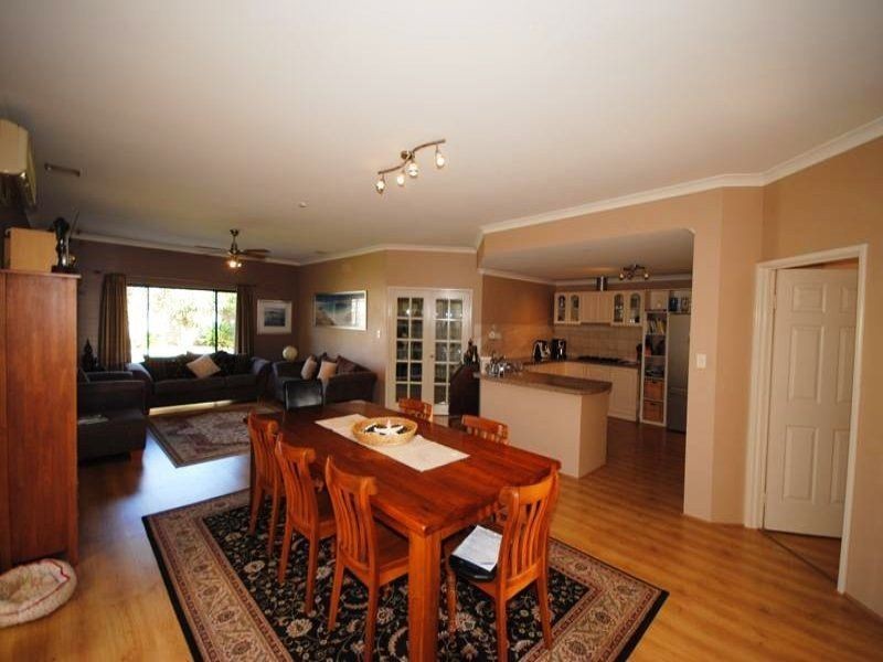 5 Kuta Lane, Halls Head WA 6210