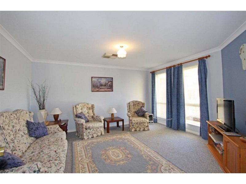 30 Brouwer Trail, Dudley Park WA 6210