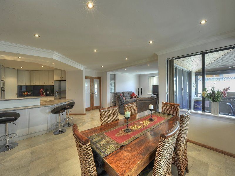 6 Guillardon Terrace, Madora Bay WA 6210