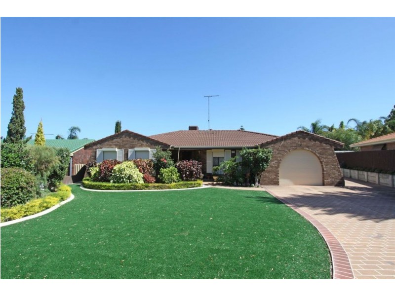 10 Columbia Close, Halls Head WA 6210