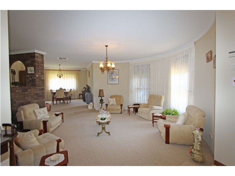 10 Columbia Close, Halls Head WA 6210