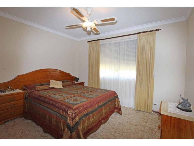 10 Columbia Close, Halls Head WA 6210