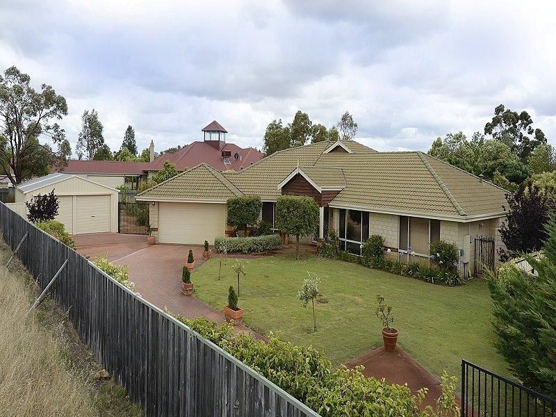 15 Green Grove Circle, Pinjarra WA 6208