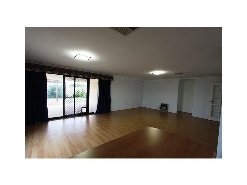 4 Jubata Gardens, Dudley Park WA 6210