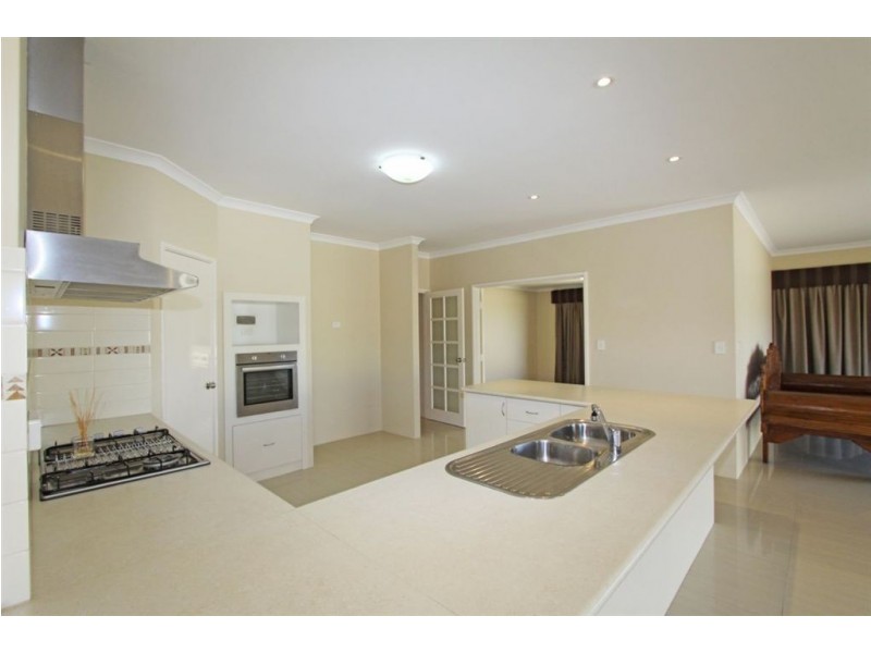 18 Hokitika Drive, Dudley Park WA 6210