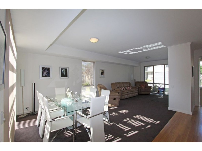 16 Malone Loop, Meadow Springs WA 6210