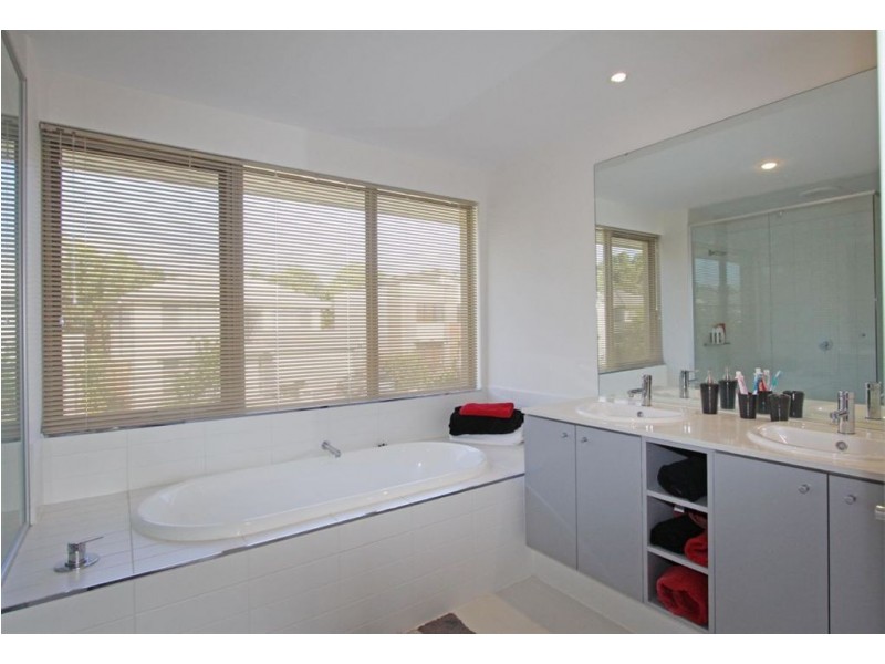 16 Malone Loop, Meadow Springs WA 6210