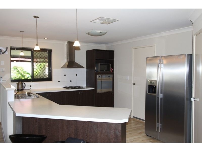 8 Portrush Parade, Meadow Springs WA 6210