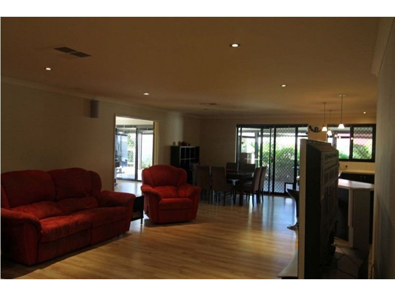 8 Portrush Parade, Meadow Springs WA 6210