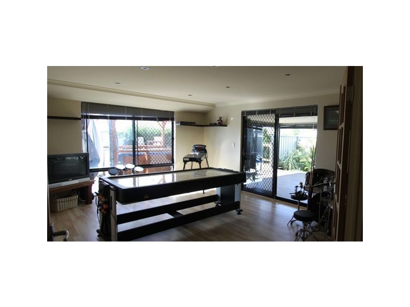 8 Portrush Parade, Meadow Springs WA 6210