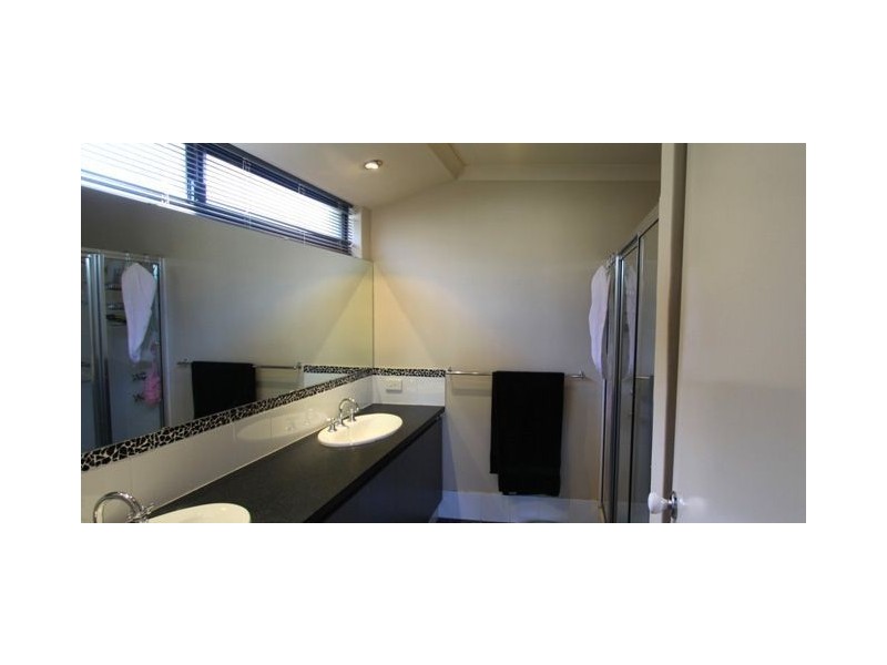 8 Portrush Parade, Meadow Springs WA 6210