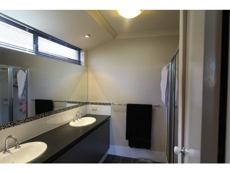 8 Portrush Parade, Meadow Springs WA 6210