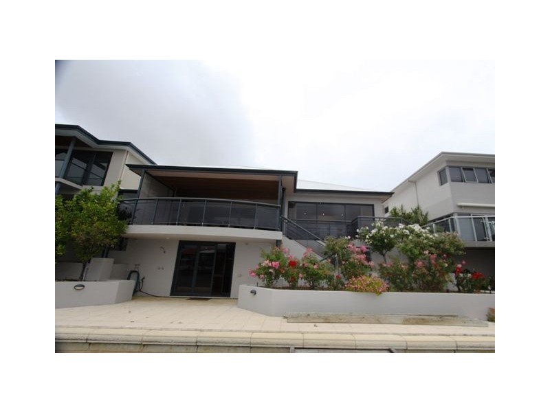 28 Ragamuffin Point, Halls Head WA 6210