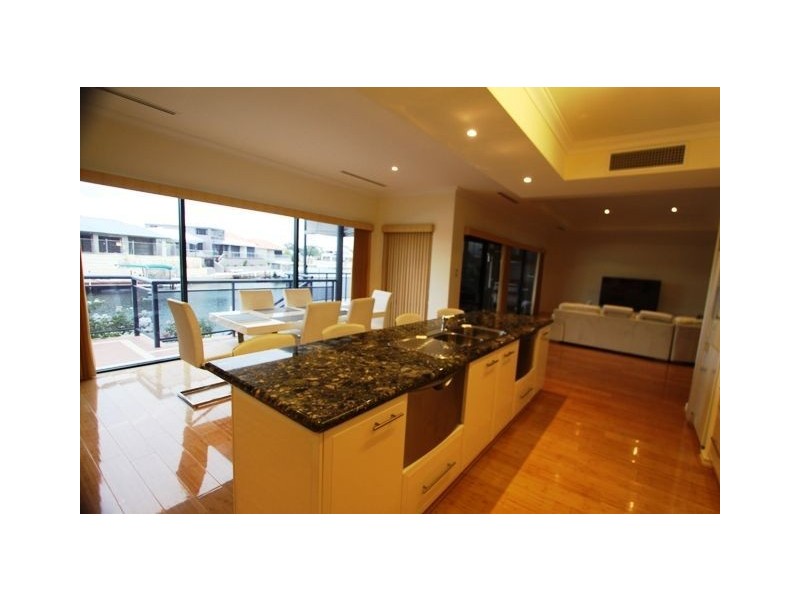 28 Ragamuffin Point, Halls Head WA 6210