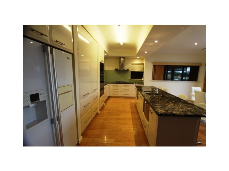 28 Ragamuffin Point, Halls Head WA 6210