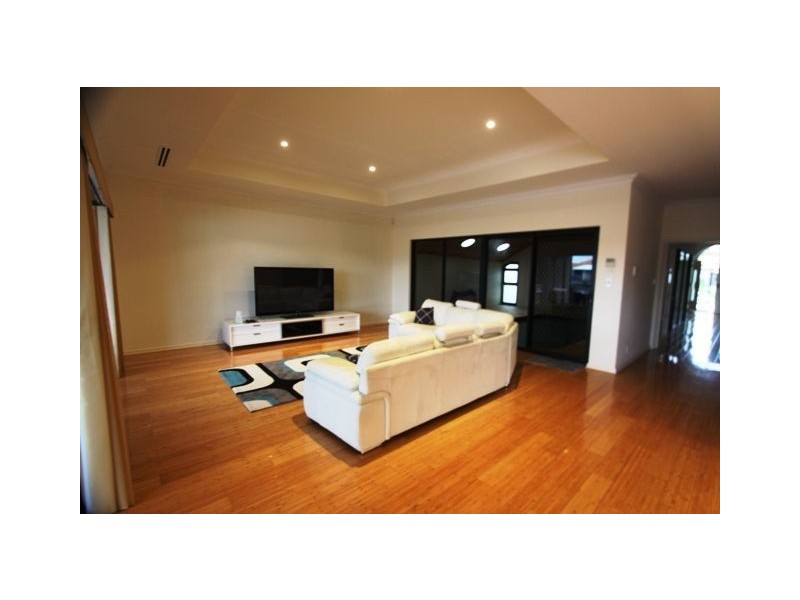 28 Ragamuffin Point, Halls Head WA 6210