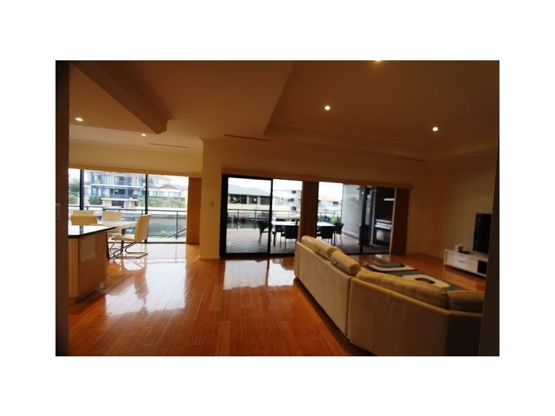 28 Ragamuffin Point, Halls Head WA 6210