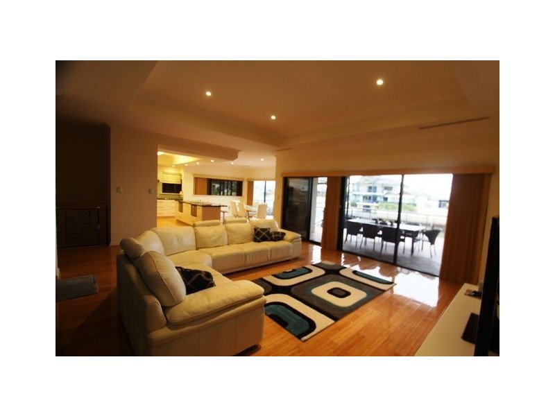 28 Ragamuffin Point, Halls Head WA 6210