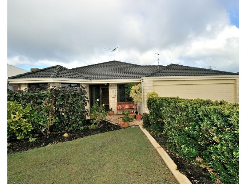 4 Brouwer Trail, Dudley Park WA 6210