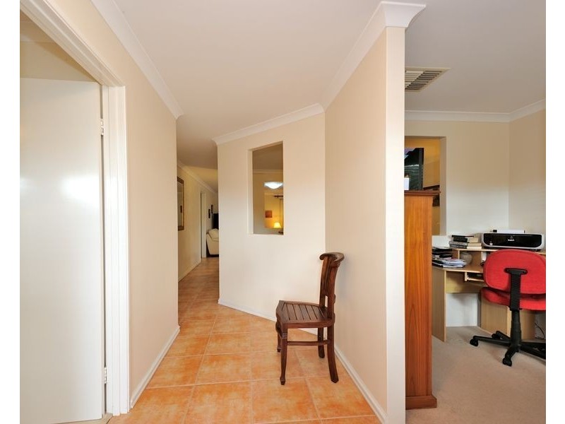 4 Brouwer Trail, Dudley Park WA 6210