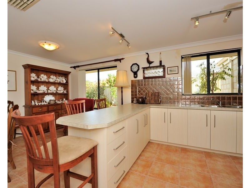 4 Brouwer Trail, Dudley Park WA 6210