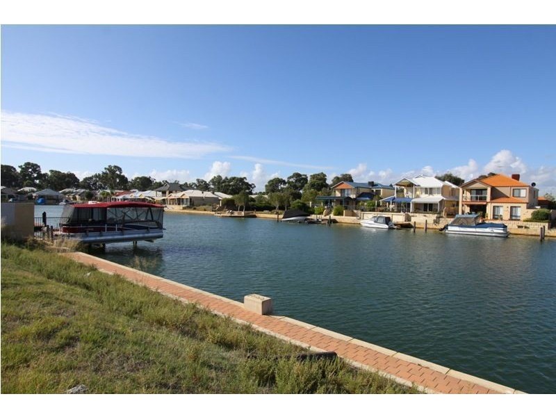31 Erins Isle, Dudley Park WA 6210