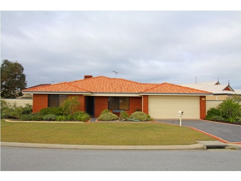 13 Whitegum Pass, Halls Head WA 6210