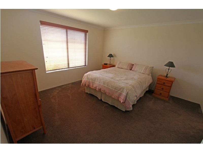 13 Whitegum Pass, Halls Head WA 6210