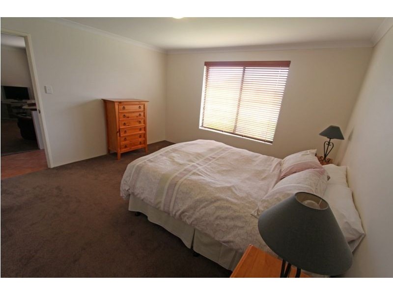 13 Whitegum Pass, Halls Head WA 6210