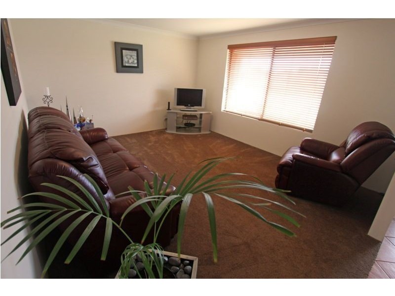 13 Whitegum Pass, Halls Head WA 6210