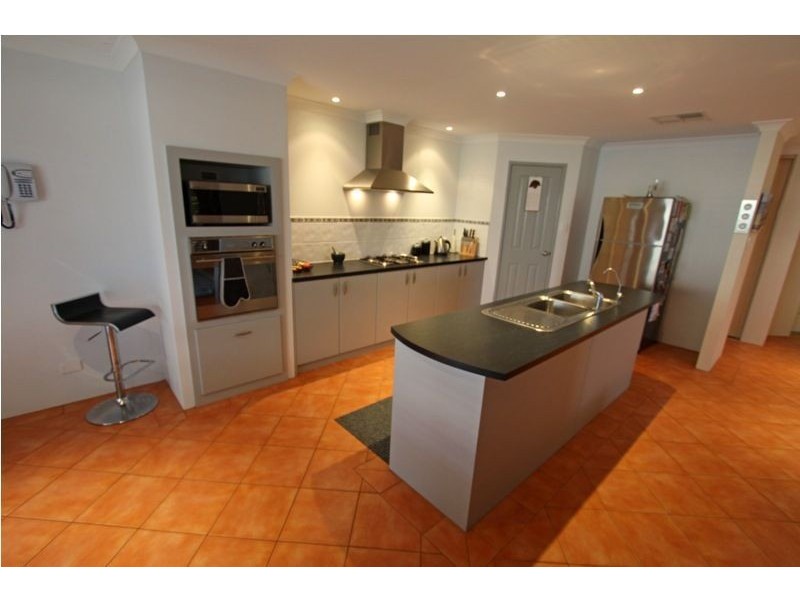13 Whitegum Pass, Halls Head WA 6210