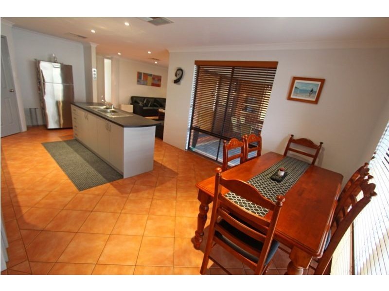 13 Whitegum Pass, Halls Head WA 6210