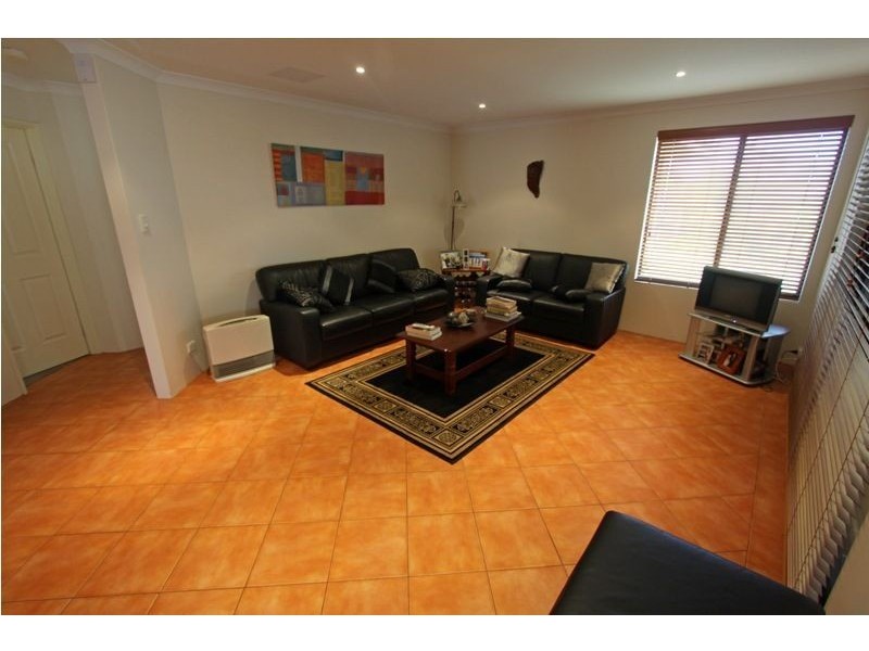 13 Whitegum Pass, Halls Head WA 6210