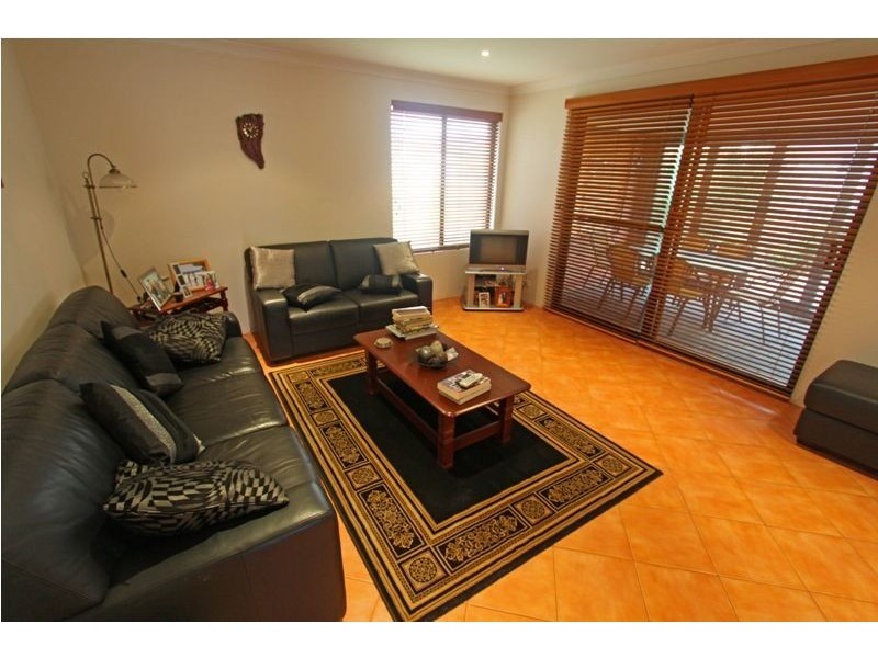 13 Whitegum Pass, Halls Head WA 6210