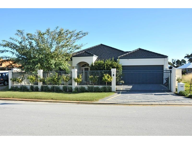 12 Ragamuffin Point, Halls Head WA 6210