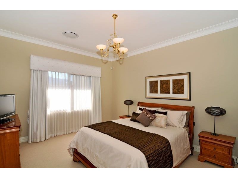 12 Ragamuffin Point, Halls Head WA 6210